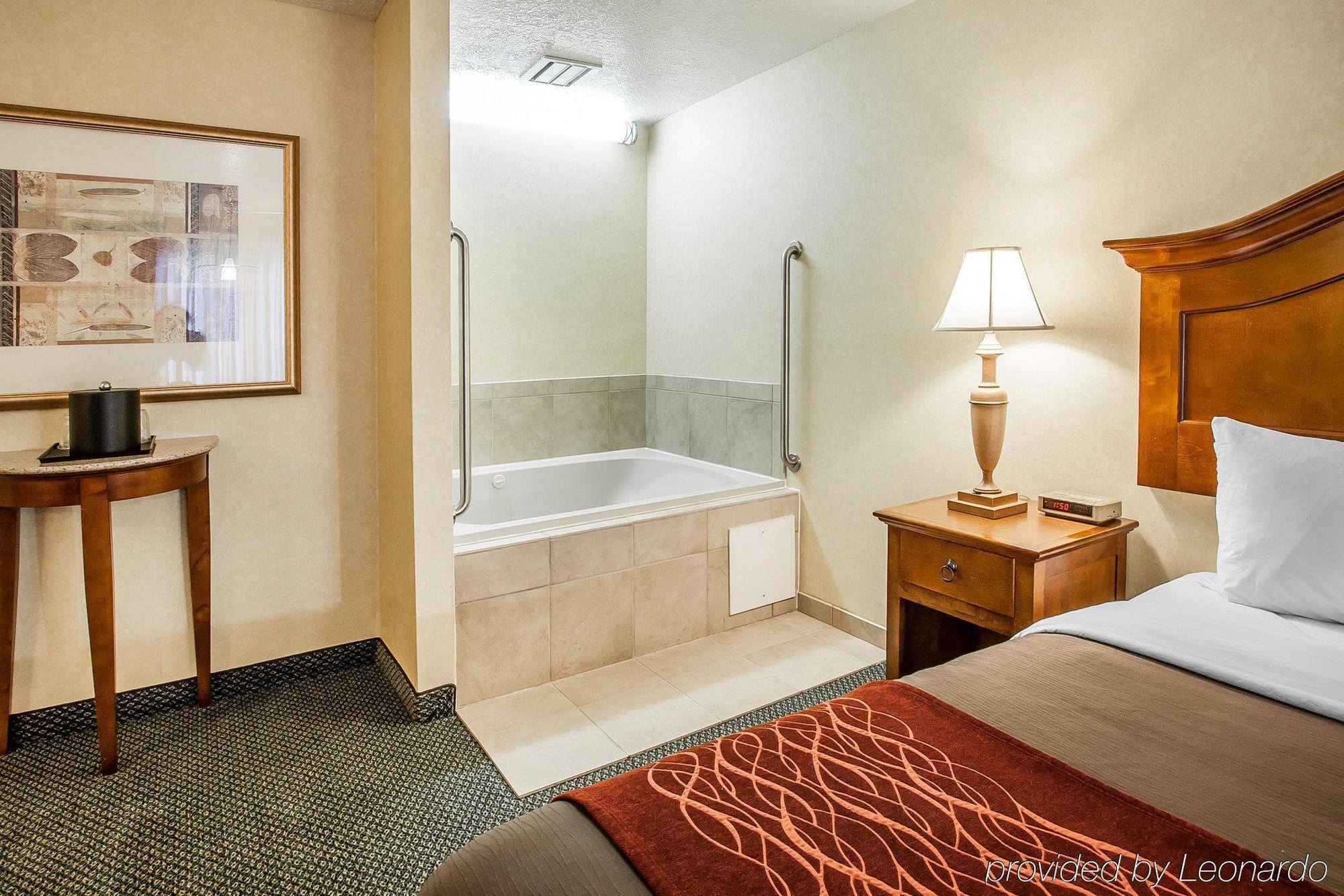 Comfort Inn Conference Center Гіллсборо Екстер'єр фото