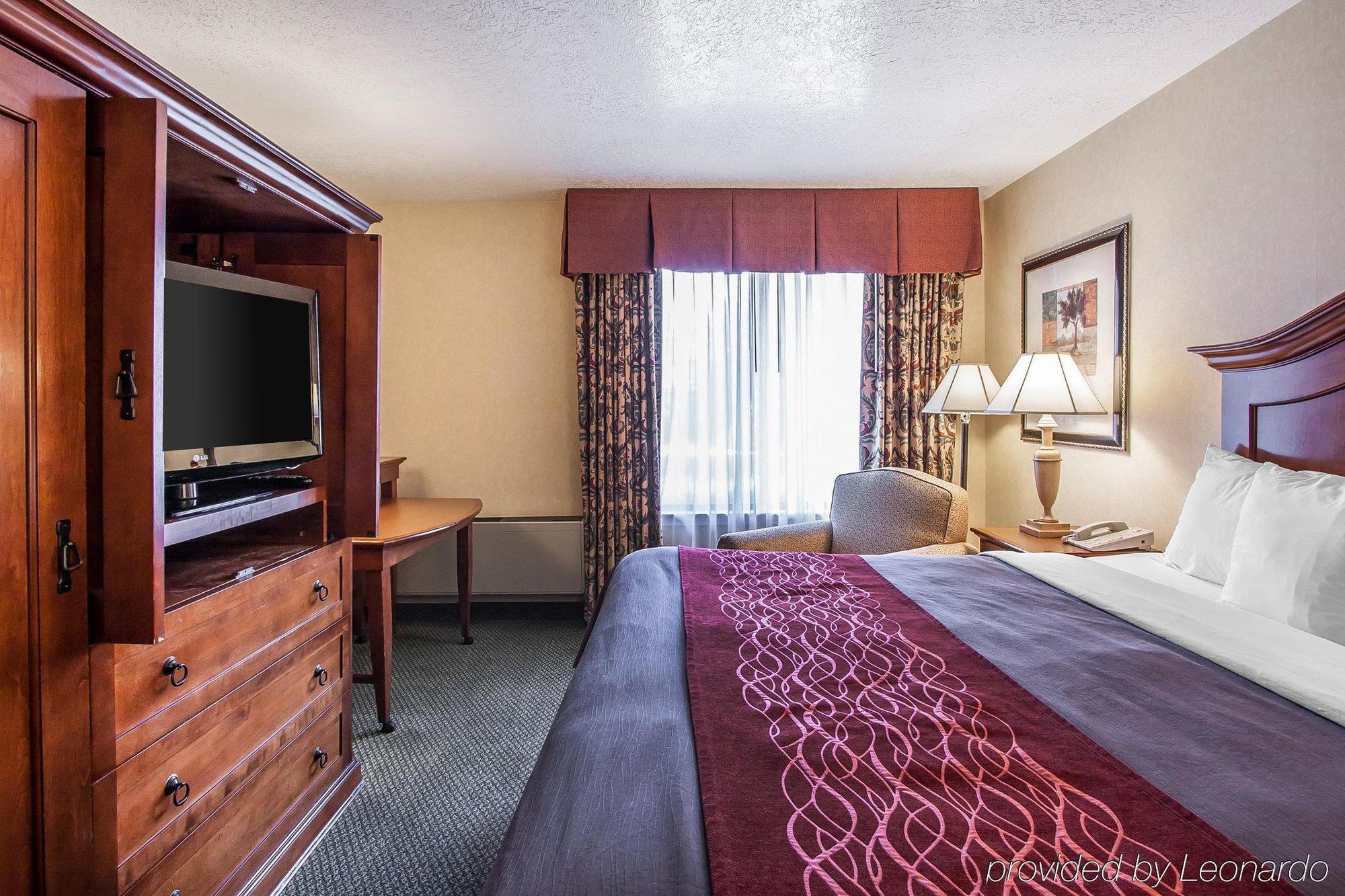 Comfort Inn Conference Center Гіллсборо Екстер'єр фото