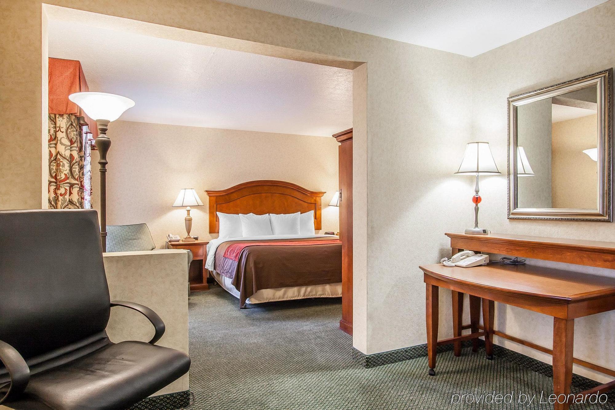 Comfort Inn Conference Center Гіллсборо Екстер'єр фото