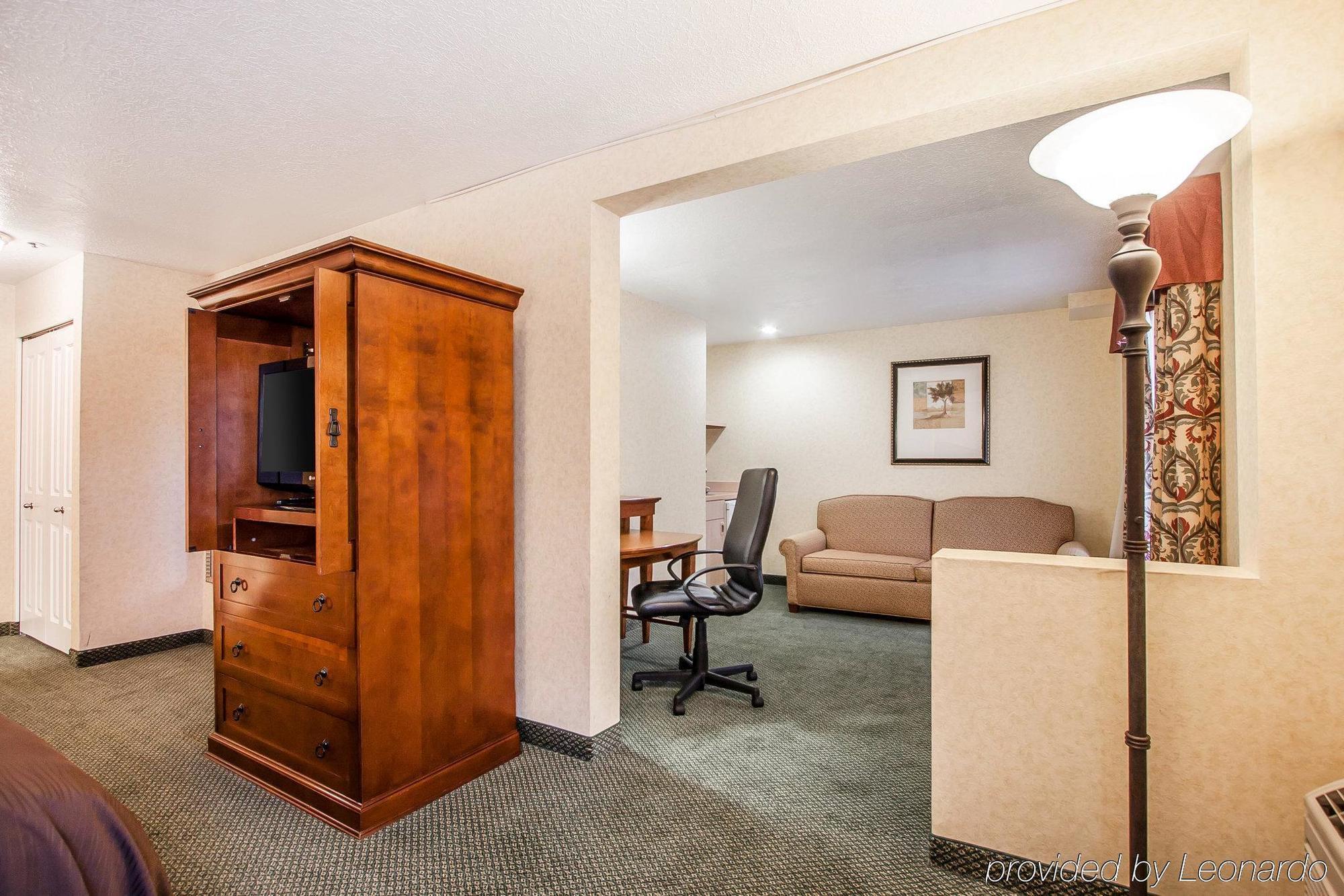 Comfort Inn Conference Center Гіллсборо Екстер'єр фото