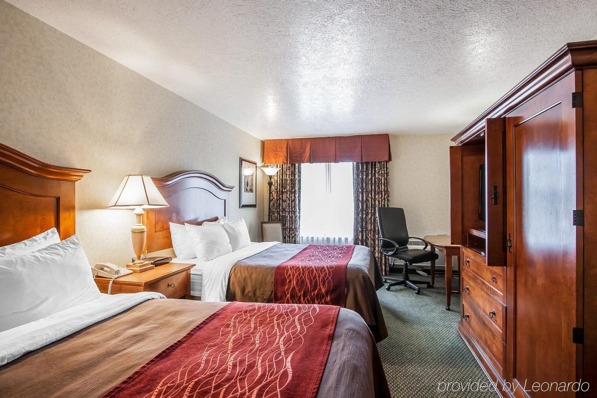 Comfort Inn Conference Center Гіллсборо Екстер'єр фото