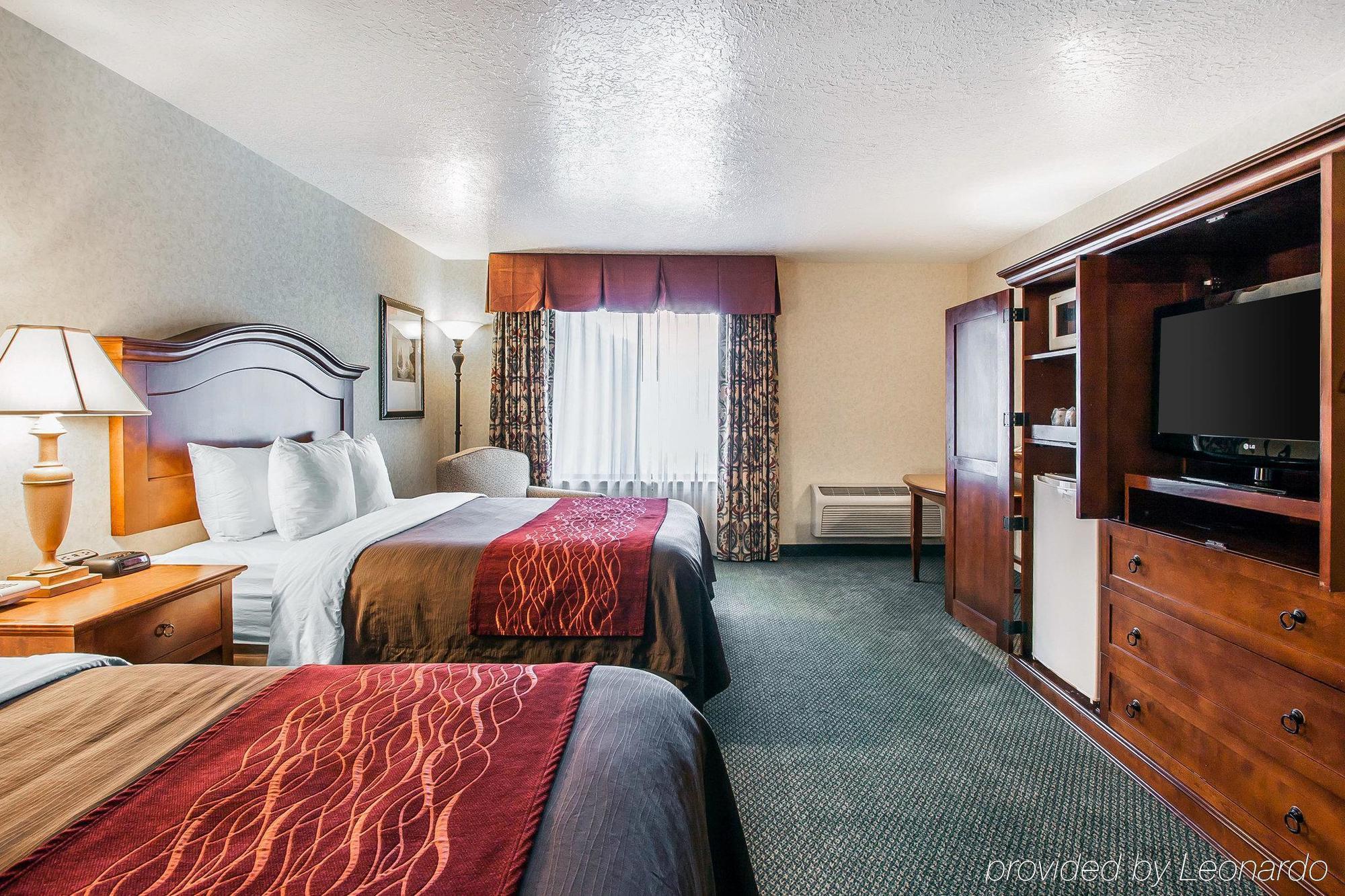 Comfort Inn Conference Center Гіллсборо Екстер'єр фото