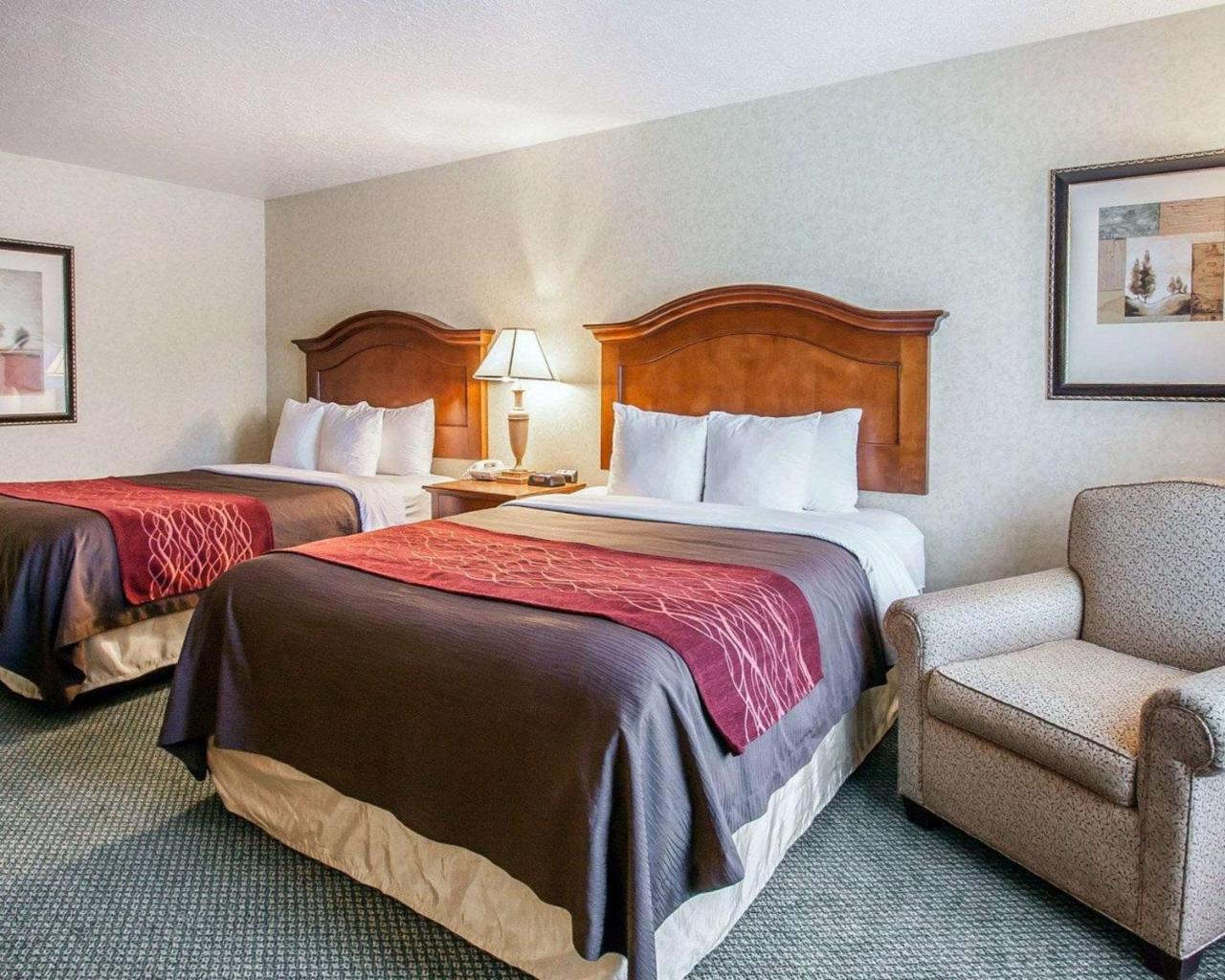 Comfort Inn Conference Center Гіллсборо Екстер'єр фото