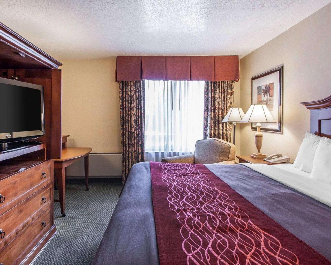 Comfort Inn Conference Center Гіллсборо Екстер'єр фото