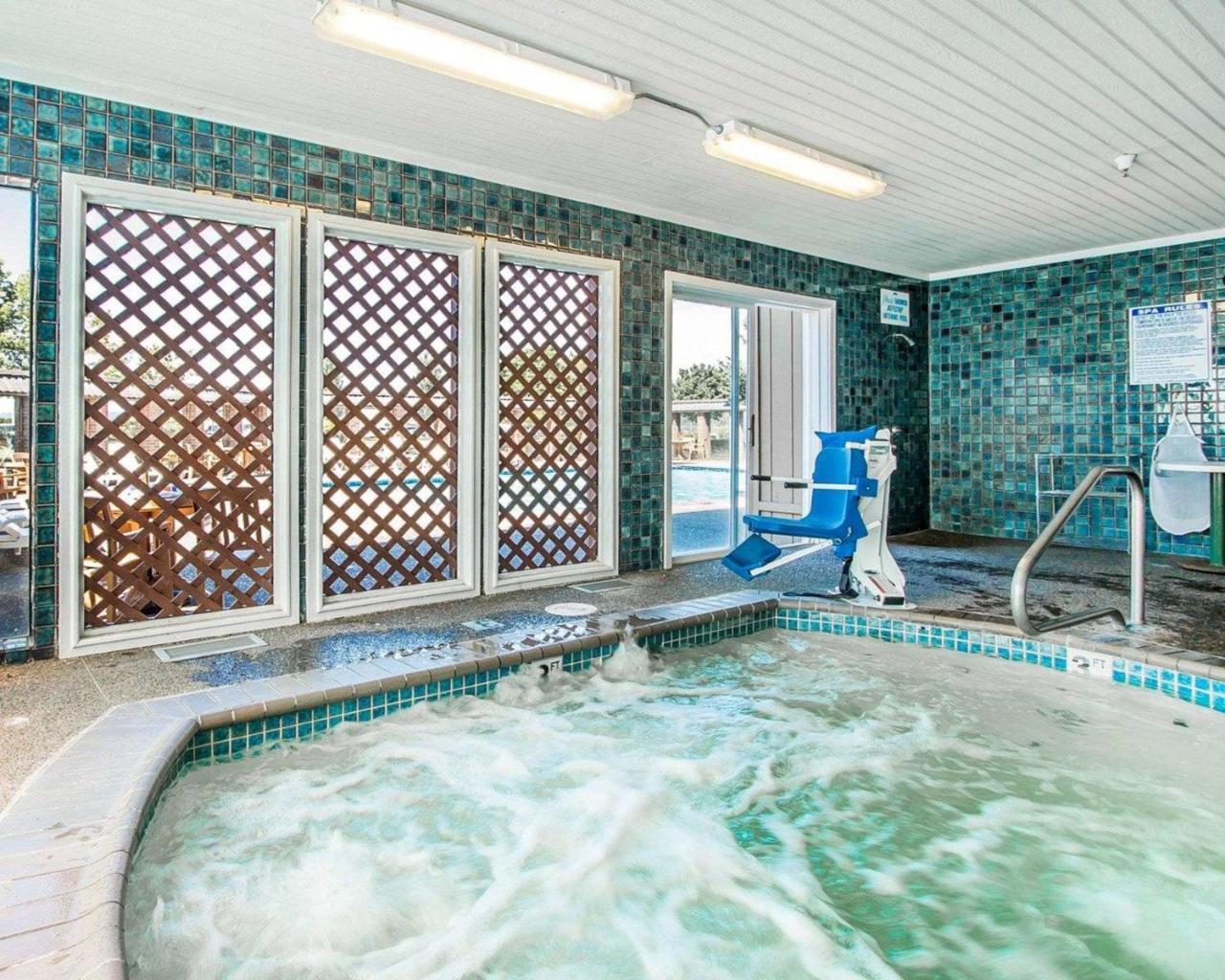 Comfort Inn Conference Center Гіллсборо Екстер'єр фото