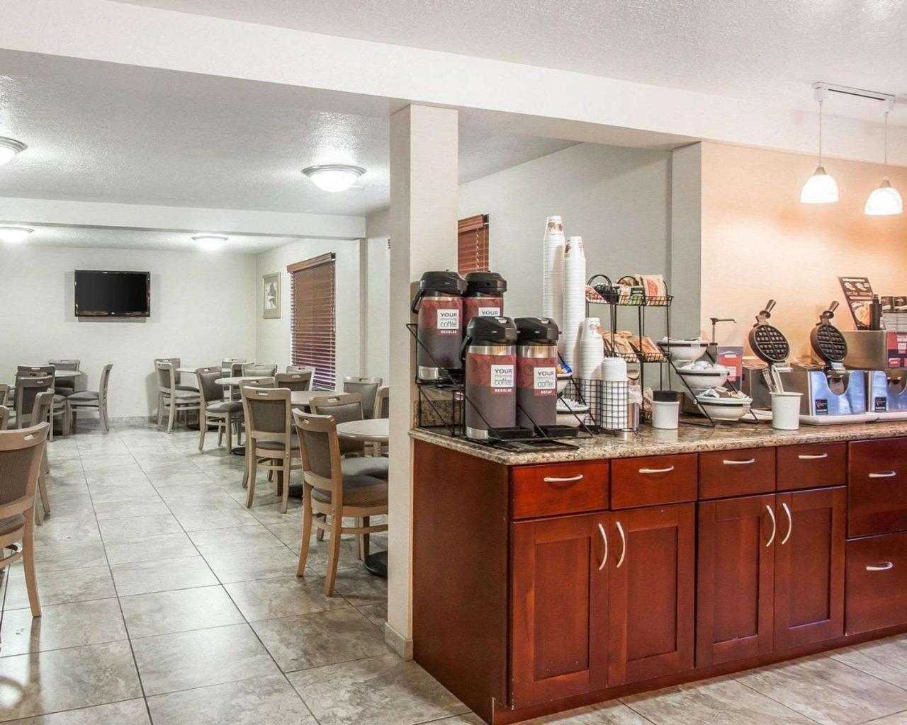 Comfort Inn Conference Center Гіллсборо Екстер'єр фото