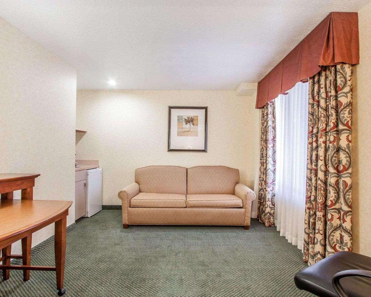 Comfort Inn Conference Center Гіллсборо Екстер'єр фото
